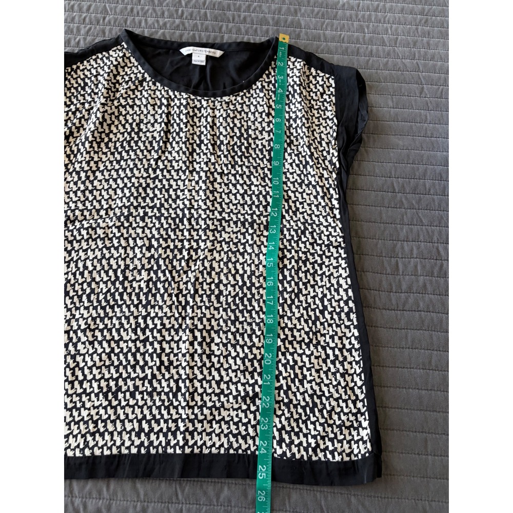 Diane von Furstenberg DVF Black White Geometric Cap Sleeve Blouse Top 6 - Picture 5 of 8